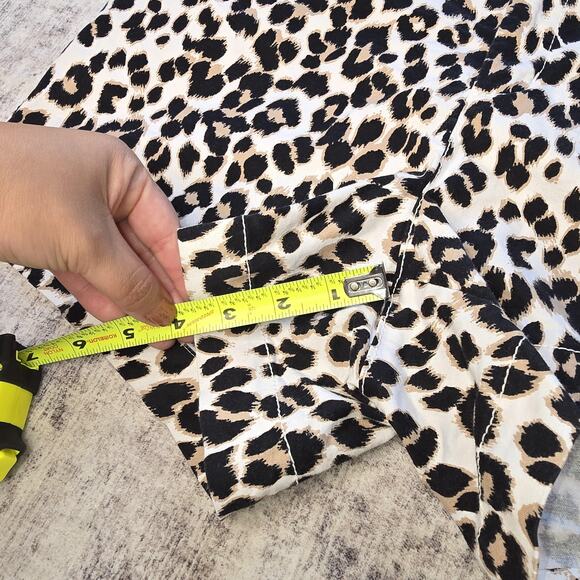 Old Navy Shorts Womens 14 Leopard Animal Print Mid Rise Everyday Short Summer - Picture 5 of 11